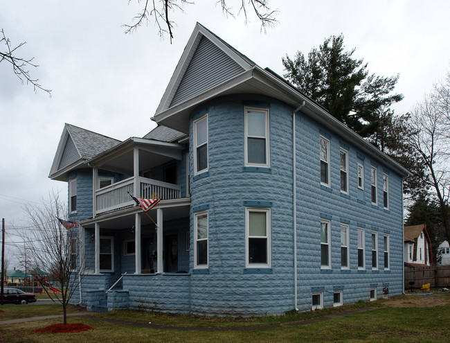 320 Sargeant St in Holyoke, MA - Building Photo - Building Photo