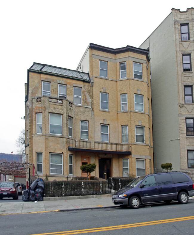 145-147 N Broadway in Yonkers, NY - Building Photo - Building Photo