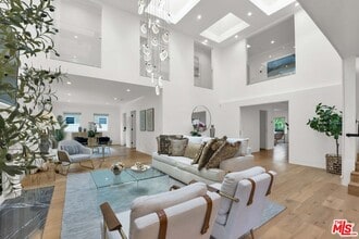 602 S Lucerne Blvd in Los Angeles, CA - Building Photo - Building Photo