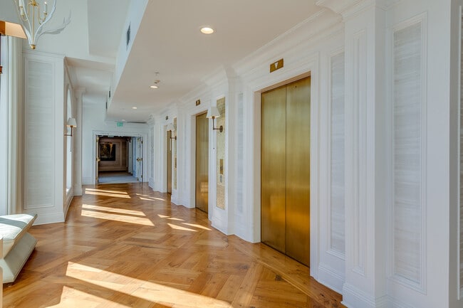 3334 Peachtree Rd in Atlanta, GA - Foto de edificio - Building Photo