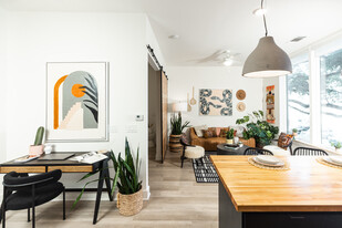 Treehaus in Dallas, TX - Building Photo