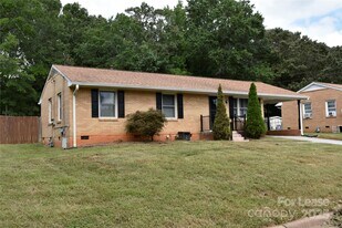 318 Fulton St in Kings Mountain, NC - Building Photo