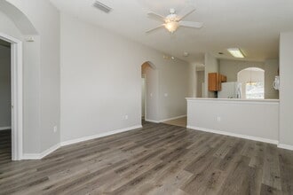 8350 Crescent Moon Dr in New Port Richey, FL - Building Photo - Building Photo