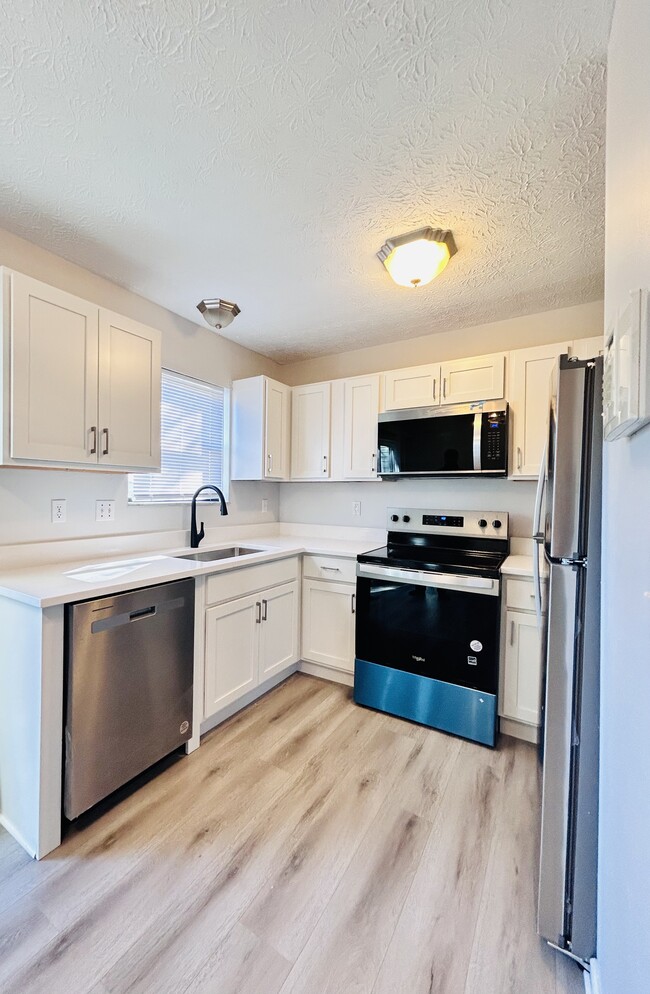 property at 1009 Syracuse Ln