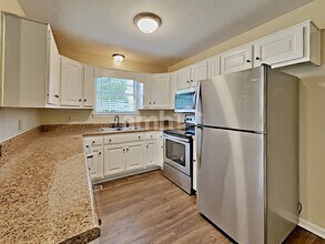 205 Apache Trail in White House, TN - Building Photo - Building Photo