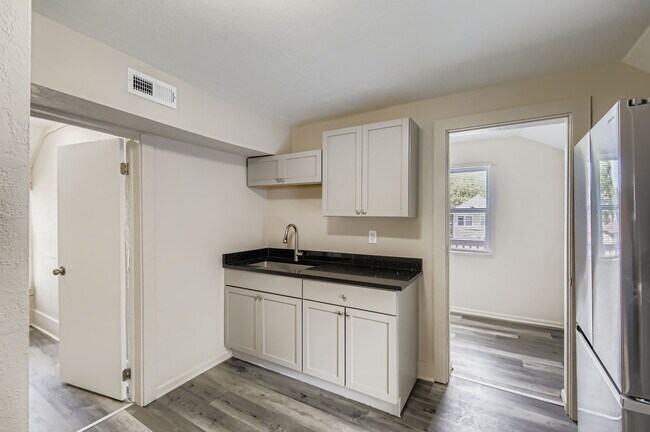 1827 Grey Ave, Unit 2 in Evanston, IL - Foto de edificio - Building Photo