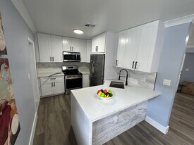 814 SW 12th Pl in Fort Lauderdale, FL - Building Photo