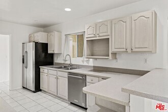 1033 6th St in Santa Monica, CA - Building Photo - Building Photo