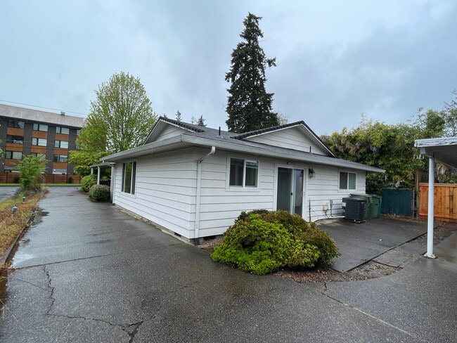 634 Villa Rd in Newberg, OR - Building Photo - Building Photo
