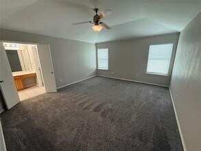 527 E Oak St in Aledo, TX - Building Photo - Building Photo