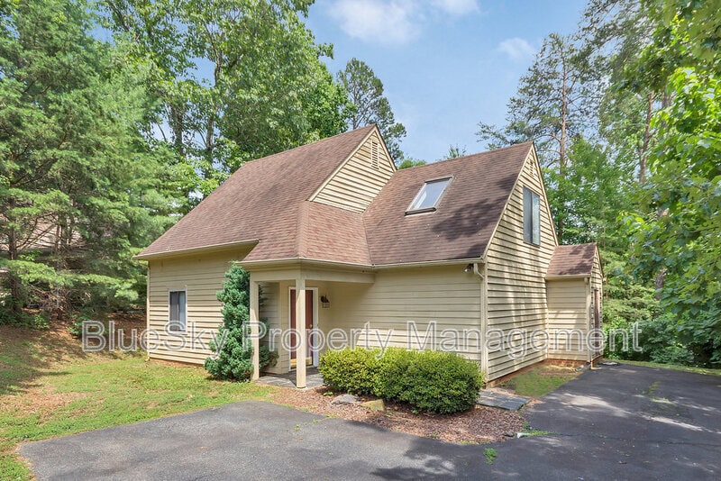 1617 Sagewood Dr in Charlottesville, VA - Building Photo