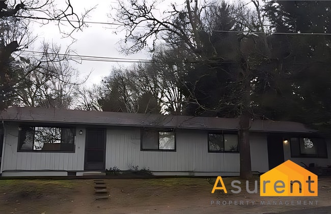 1102 NW E St in Grants Pass, OR - Building Photo - Building Photo