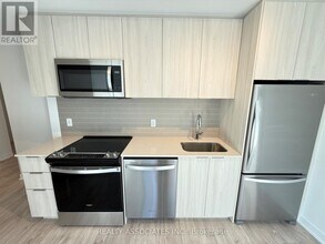 720 Whitlock Ave in Milton, ON - Building Photo - Building Photo