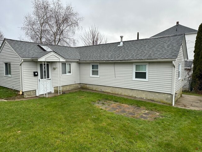 194 Denver St in Fall River, MA - Building Photo - Building Photo