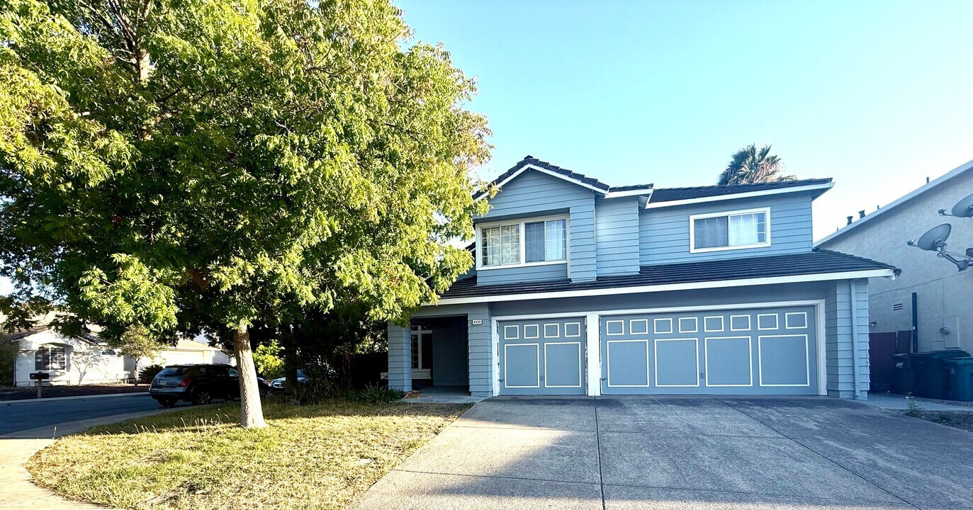 4930 Parkgreen Cir in Antioch, CA - Building Photo