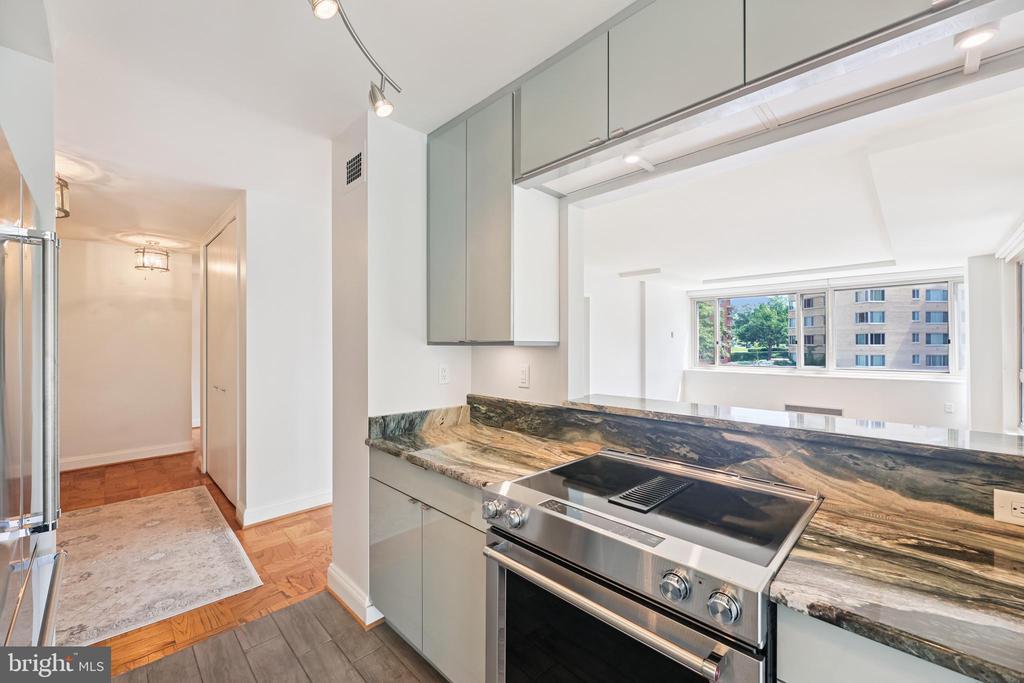 4101 Cathedral Ave NW in Washington, DC - Building Photo