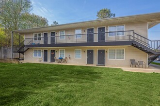 Apartments at Woodland in Calhoun, GA - Foto de edificio - Building Photo