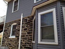 125-125 Elmwood Ave in Narberth, PA - Building Photo