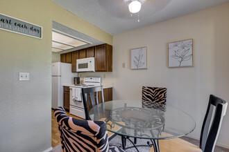 Lexington Commons in Bartlesville, OK - Building Photo - Interior Photo