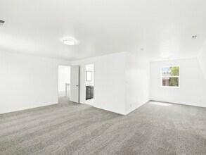 1630 Ridgemark Dr in Sandy, UT - Building Photo - Building Photo