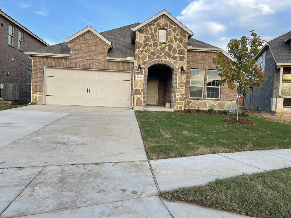 2908 Pondside Ln in Aubrey, TX - Building Photo