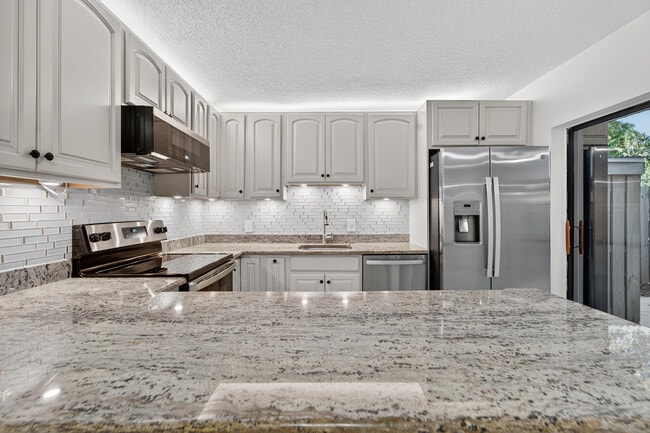 1520 15th Ln in Palm Beach Gardens, FL - Building Photo - Building Photo