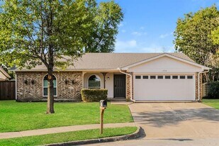 1714 Yorktown Dr in Arlington, TX - Building Photo