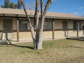 2630 W Orangewood Ave in Phoenix, AZ - Building Photo - Building Photo