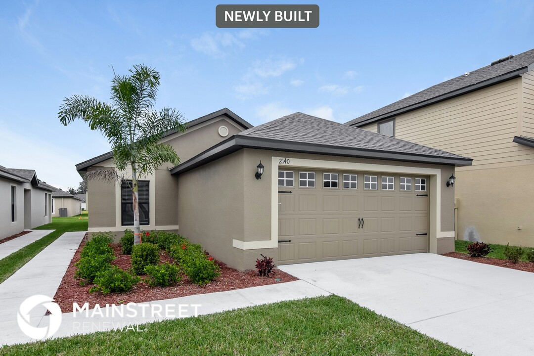 2140 Peyto Wy in Lakeland, FL - Building Photo