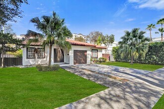 5721 SW 11th St in West Miami, FL - Building Photo - Building Photo