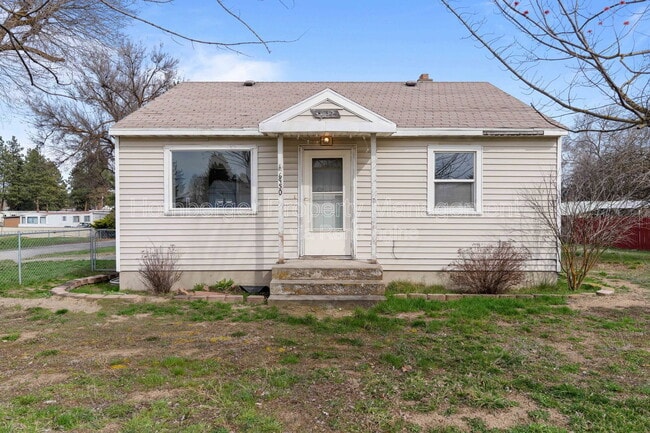 property at 6950 N Crestline St