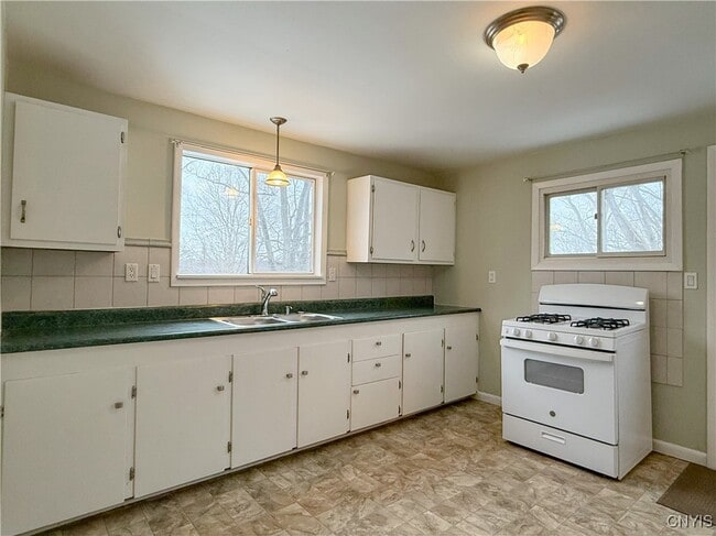 property at 2653 W Seneca Turnpike