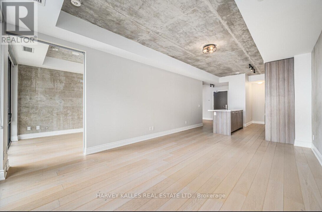 608-1608 Richmond St W in Toronto, ON - Building Photo