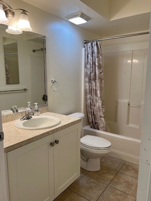 4935 Sandra Bay Dr, Unit Bermuda Palms 102 in Naples, FL - Foto de edificio - Building Photo