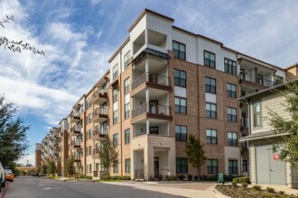 Maple in Dallas, TX - Building Photo - Building Photo