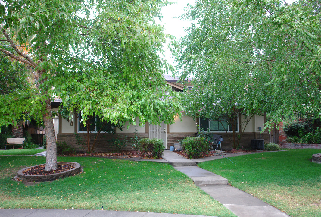 840 Cathedral Ct in Sacramento, CA - Foto de edificio