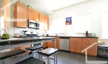 11 Wadsworth St, Unit 1 in Boston, MA - Foto de edificio - Building Photo