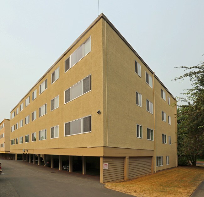 Savannah House Apartments and Nearby Victoria Apartments For Rent