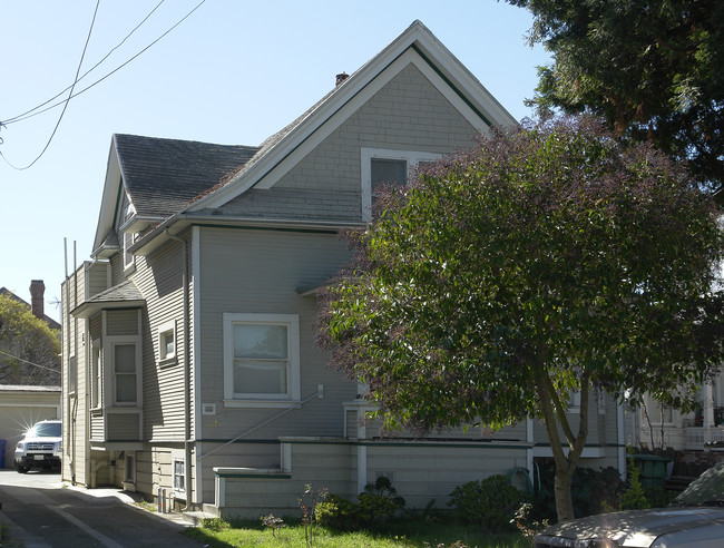 1028 Santa Clara Ave in Alameda, CA - Building Photo - Building Photo