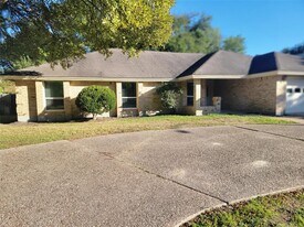 10403 Pinehurst Dr in Austin, TX - Building Photo