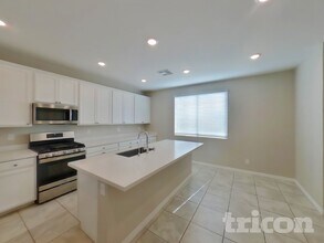 6563 Smithville Ave in Las Vegas, NV - Building Photo - Building Photo