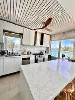 4710 Pine Tree Dr in Miami Beach, FL - Building Photo