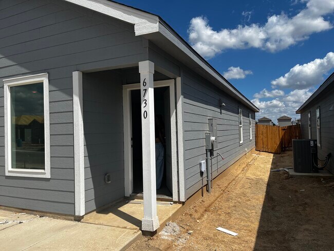 6730 Chert Chase in San Antonio, TX - Building Photo - Building Photo