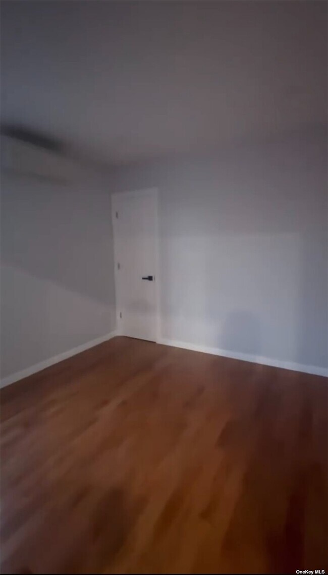 69-21 49th Ave, Unit 1 in Queens, NY - Building Photo - Building Photo