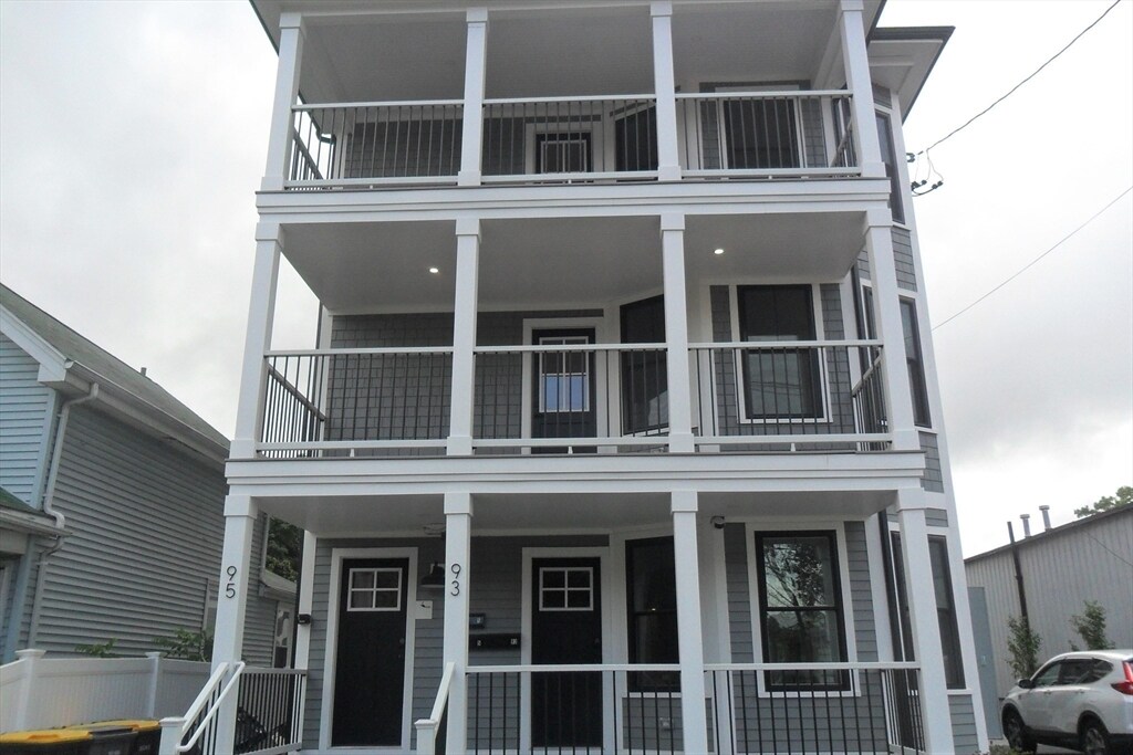 93 Grant St in Framingham, MA - Building Photo