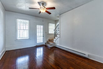 Spanish Oaks Apartments in Sarasota, FL - Building Photo - Interior Photo