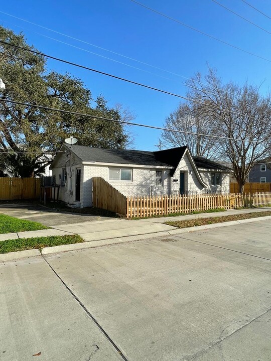 1535 Harrison Ave in New Orleans, LA - Building Photo