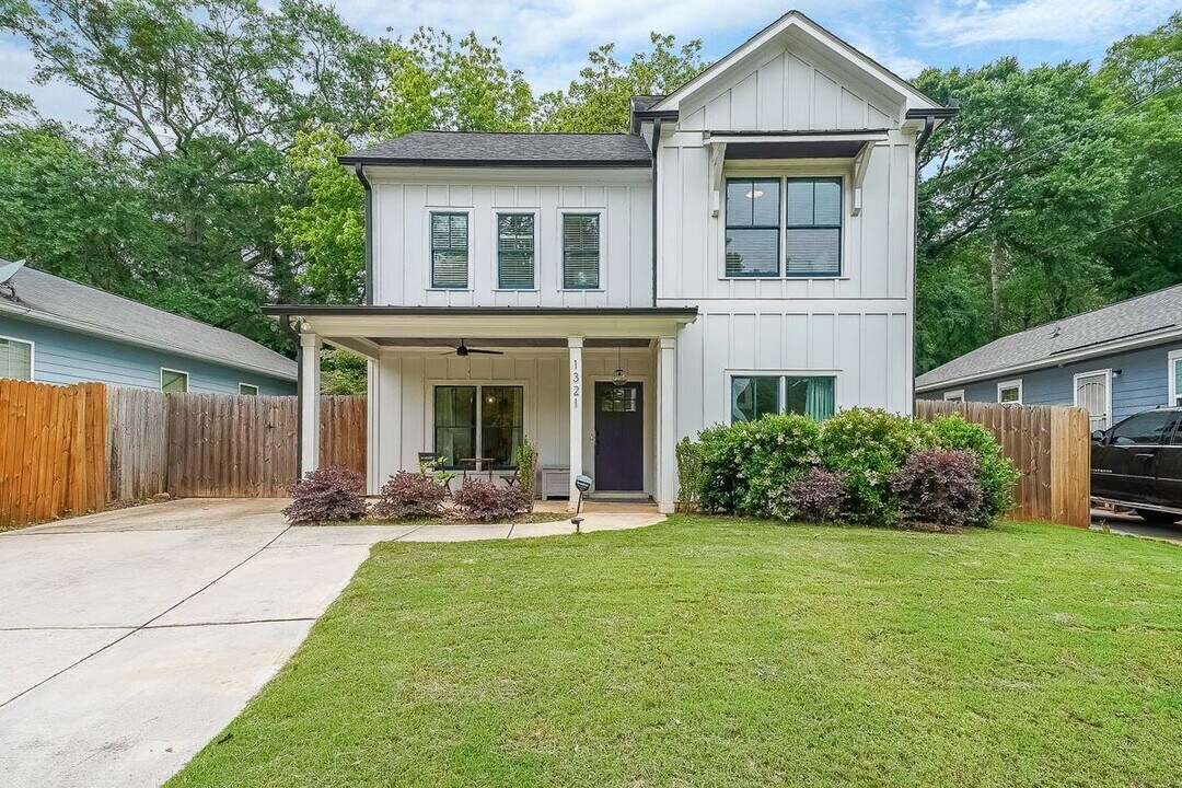 1321 Plaza Ave SW in Atlanta, GA - Building Photo