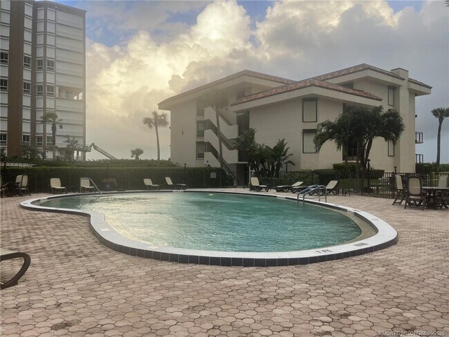 4100 N Hwy A1A in Fort Pierce, FL - Foto de edificio - Building Photo