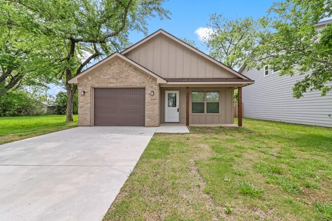 property at 808 W Walker St